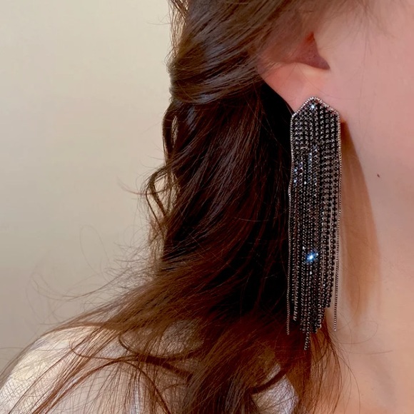 🌟 Black Long Rhinestone Crystals Long Earrings - Picture 2 of 4